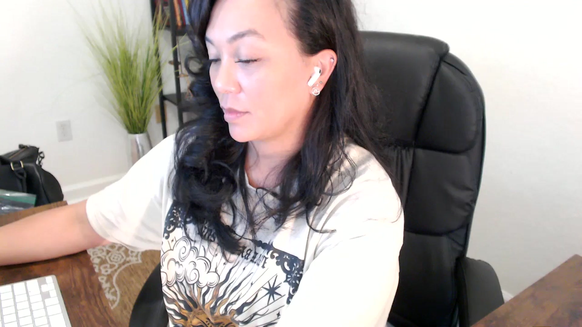 Gallery image thumbnail from MickaylaStar's myfreecams stream on, 05/07/2025, 19:43 image 19 of 20