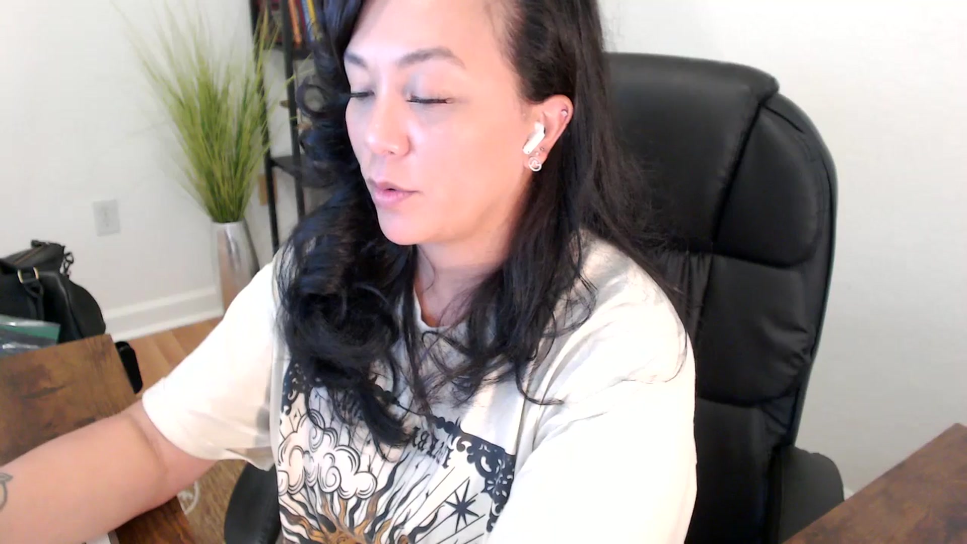 Gallery image thumbnail from MickaylaStar's myfreecams stream on, 05/07/2025, 19:43 image 12 of 20