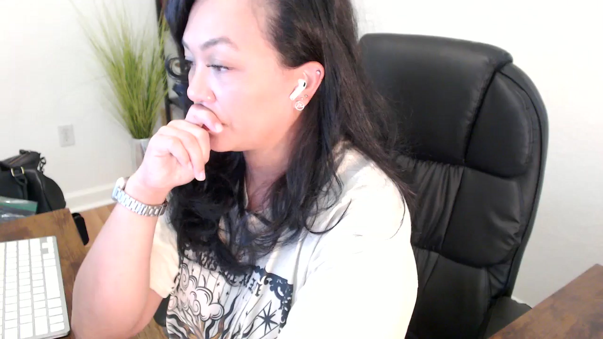 Gallery image thumbnail from MickaylaStar's myfreecams stream on, 05/07/2025, 19:43 image 5 of 20