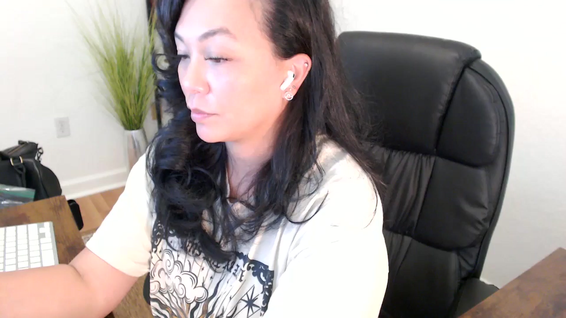Gallery image thumbnail from MickaylaStar's myfreecams stream on, 05/07/2025, 19:43 image 3 of 20