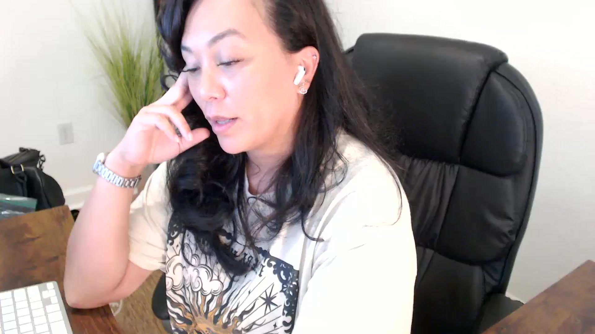 Gallery image thumbnail from MickaylaStar's myfreecams stream on, 05/07/2025, 19:43 image 16 of 20