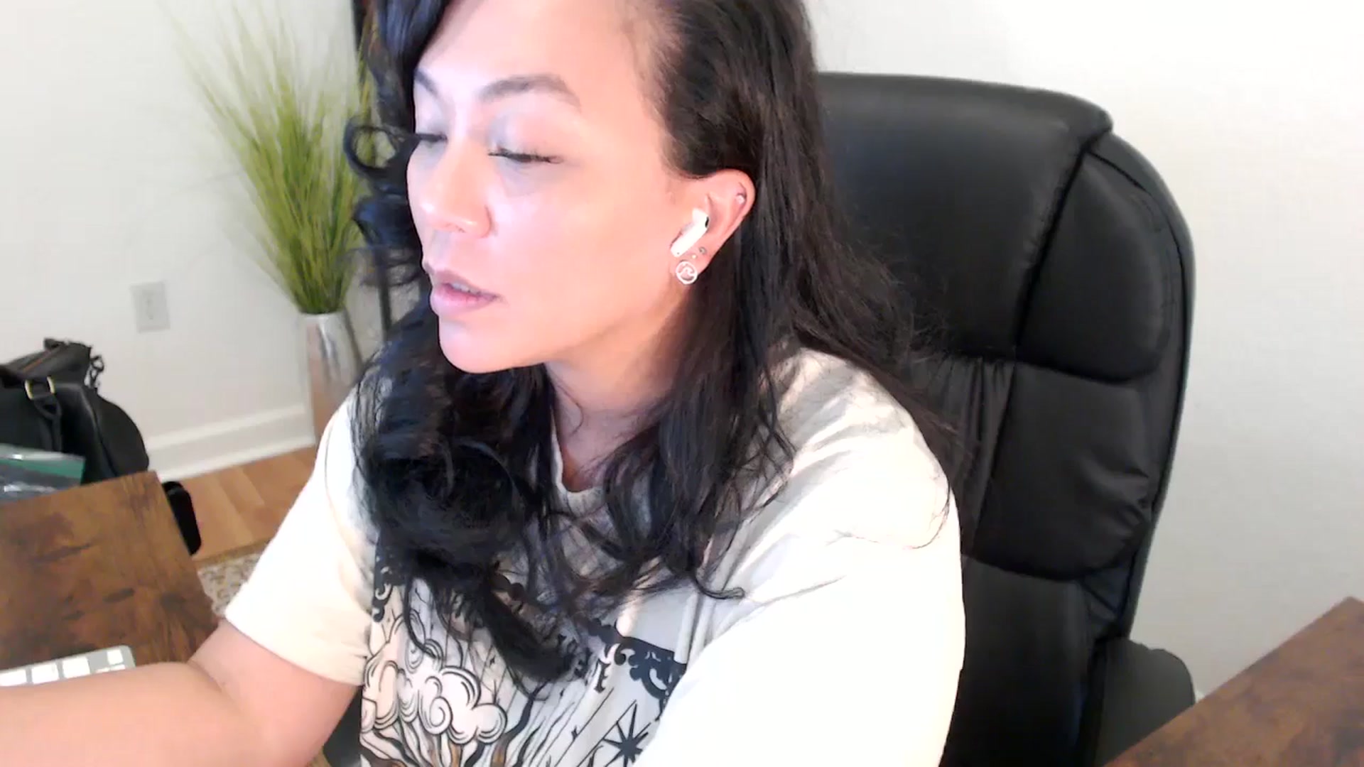 Gallery image thumbnail from MickaylaStar's myfreecams stream on, 05/07/2025, 19:43 image 20 of 20