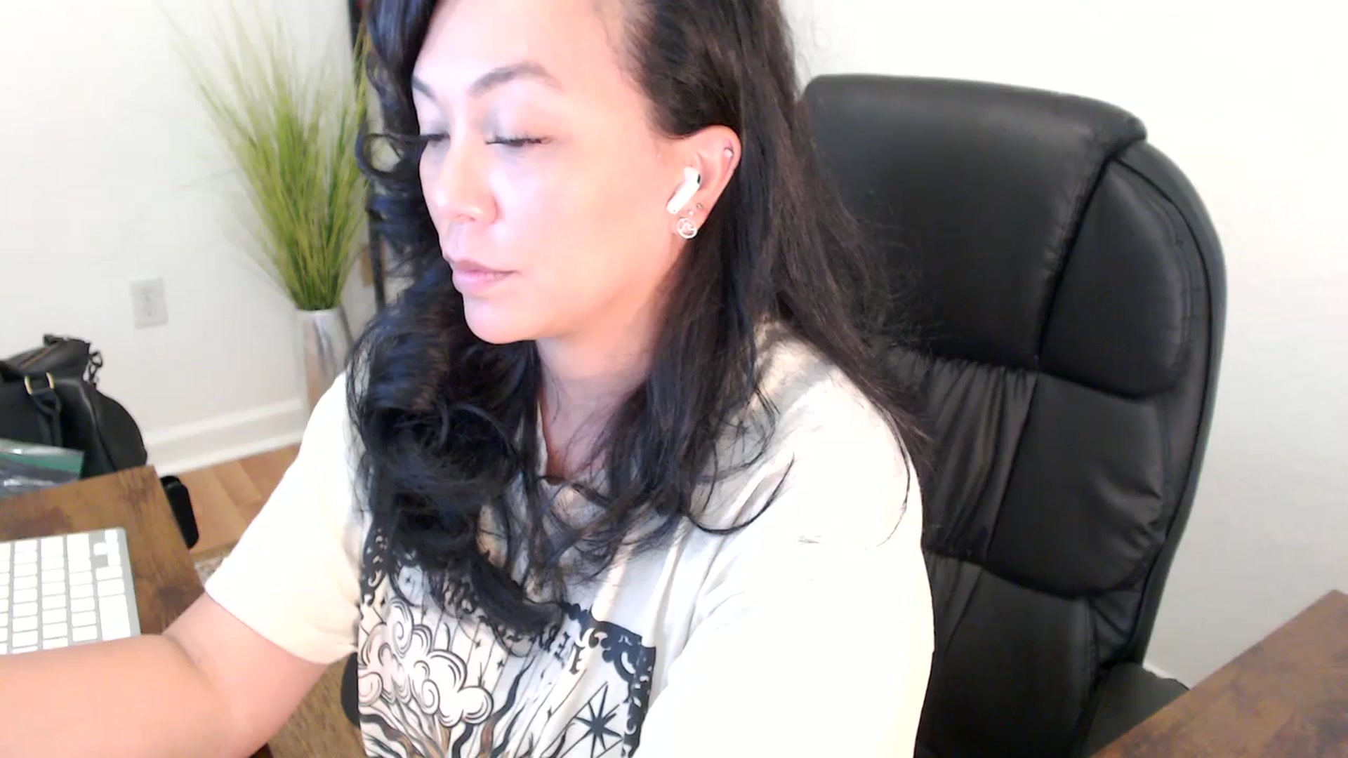 Gallery image thumbnail from MickaylaStar's myfreecams stream on, 05/07/2025, 19:43 image 2 of 20