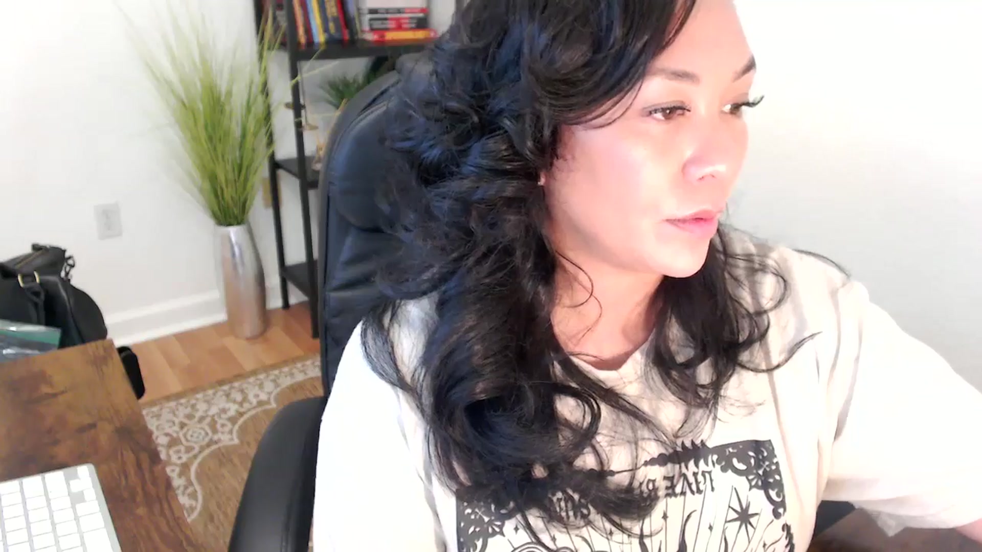 Gallery image thumbnail from MickaylaStar's myfreecams stream on, 05/07/2025, 19:43 image 10 of 20