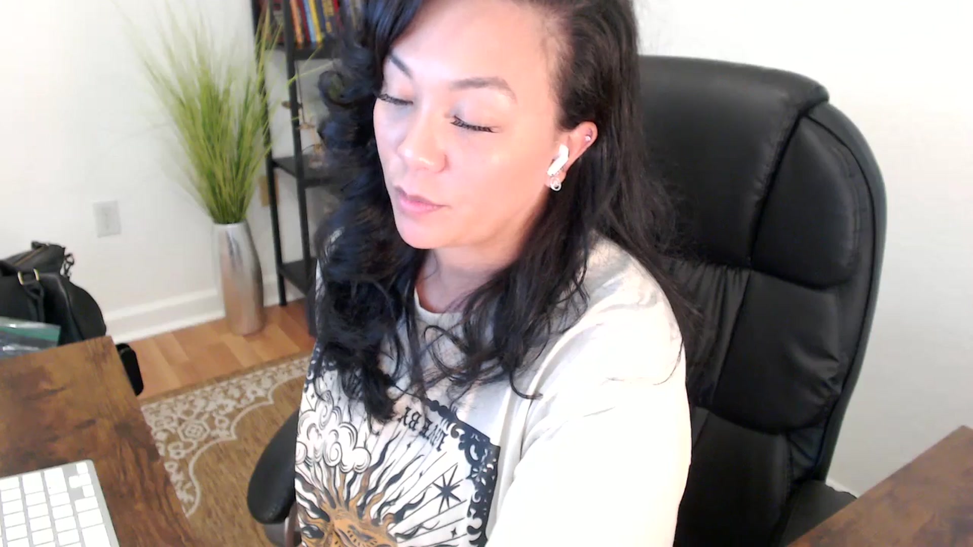 Gallery image thumbnail from MickaylaStar's myfreecams stream on, 05/07/2025, 19:43 image 15 of 20