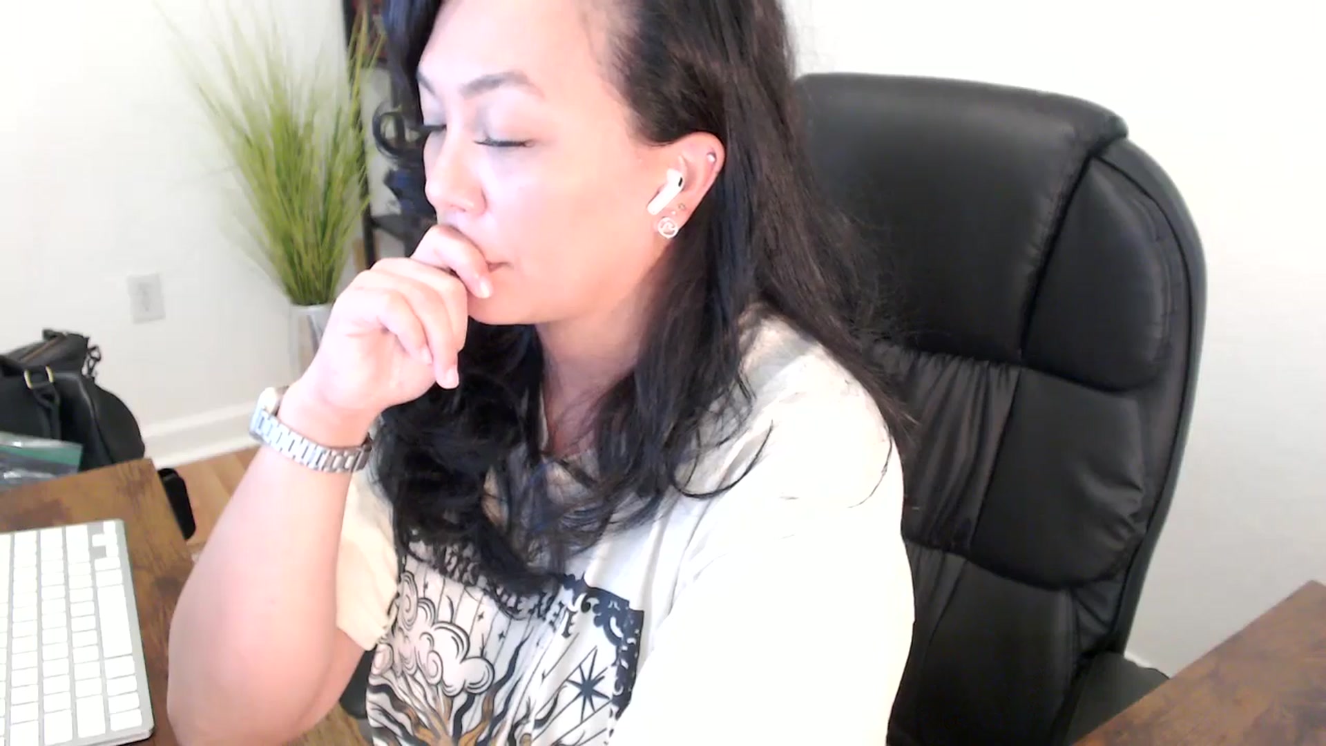 Gallery image thumbnail from MickaylaStar's myfreecams stream on, 05/07/2025, 19:43 image 4 of 20