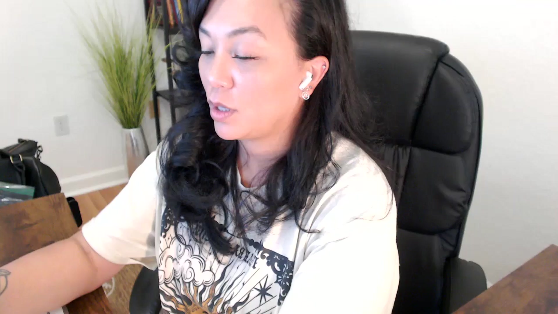 Gallery image thumbnail from MickaylaStar's myfreecams stream on, 05/07/2025, 19:43 image 13 of 20