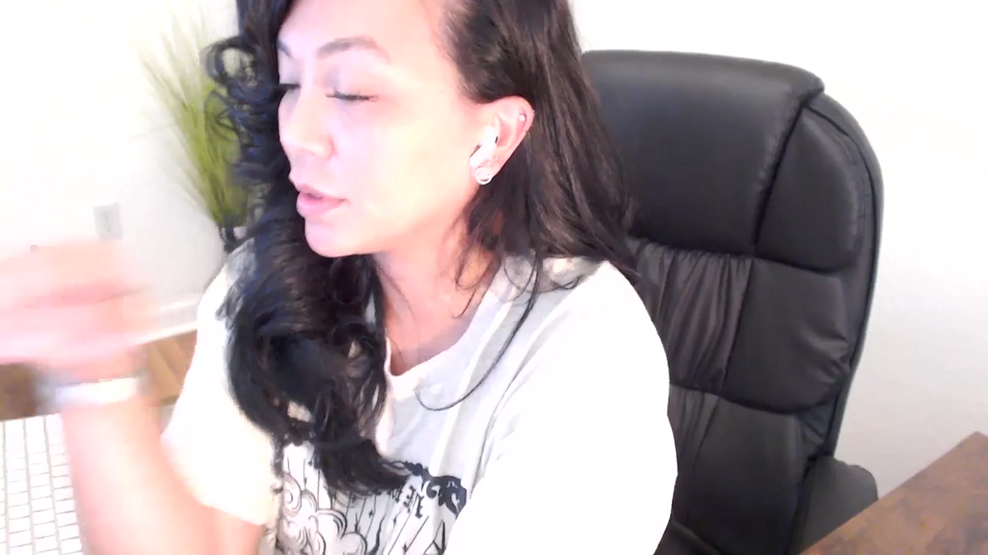 Gallery image thumbnail from MickaylaStar's myfreecams stream on, 05/07/2025, 20:36 image 15 of 20