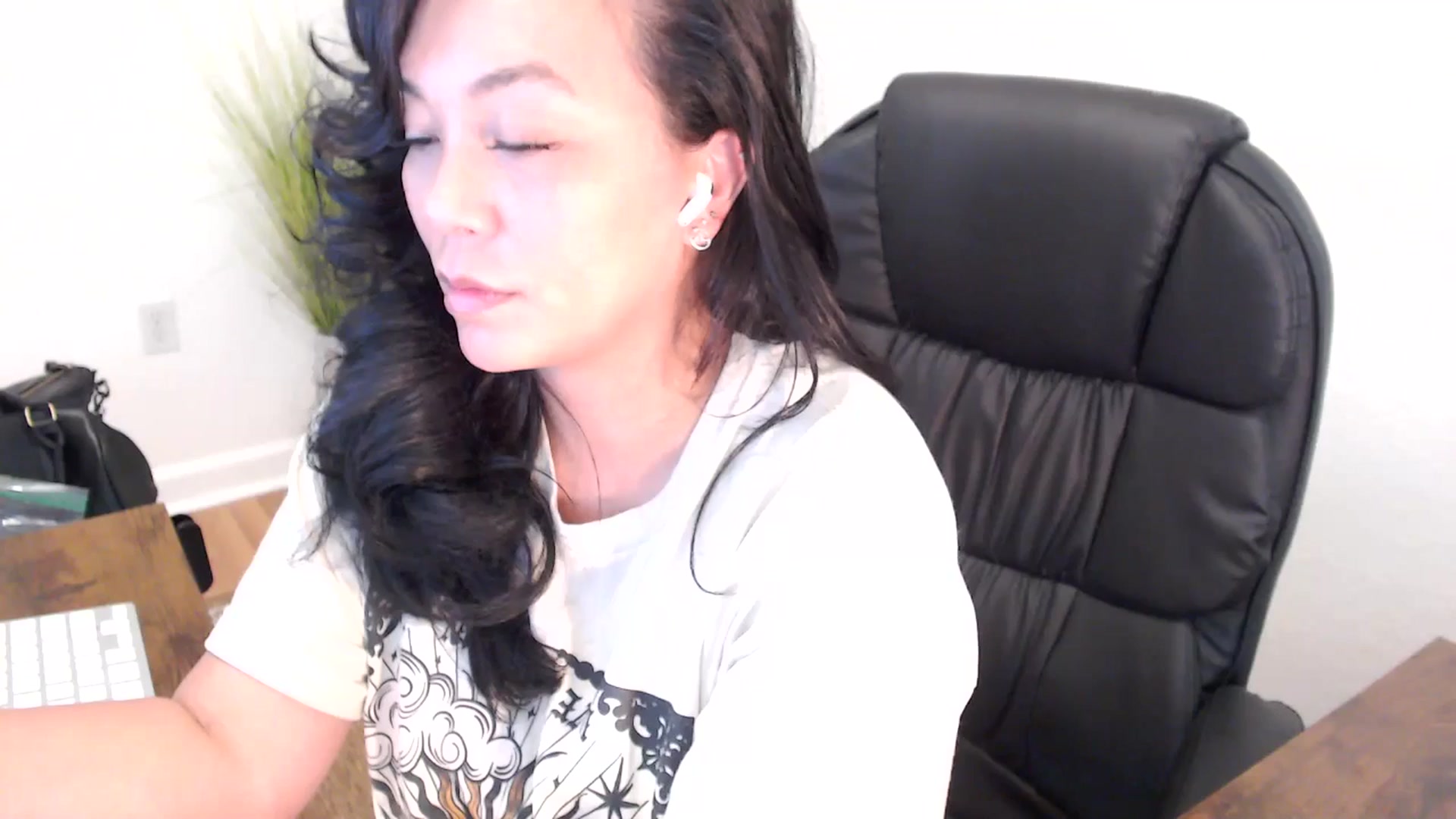 Gallery image thumbnail from MickaylaStar's myfreecams stream on, 05/07/2025, 20:36 image 7 of 20