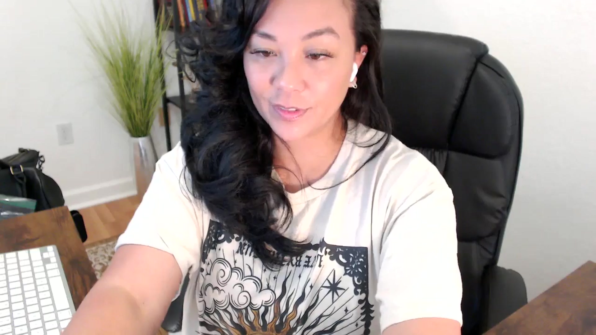 Gallery image thumbnail from MickaylaStar's myfreecams stream on, 05/07/2025, 20:36 image 4 of 20