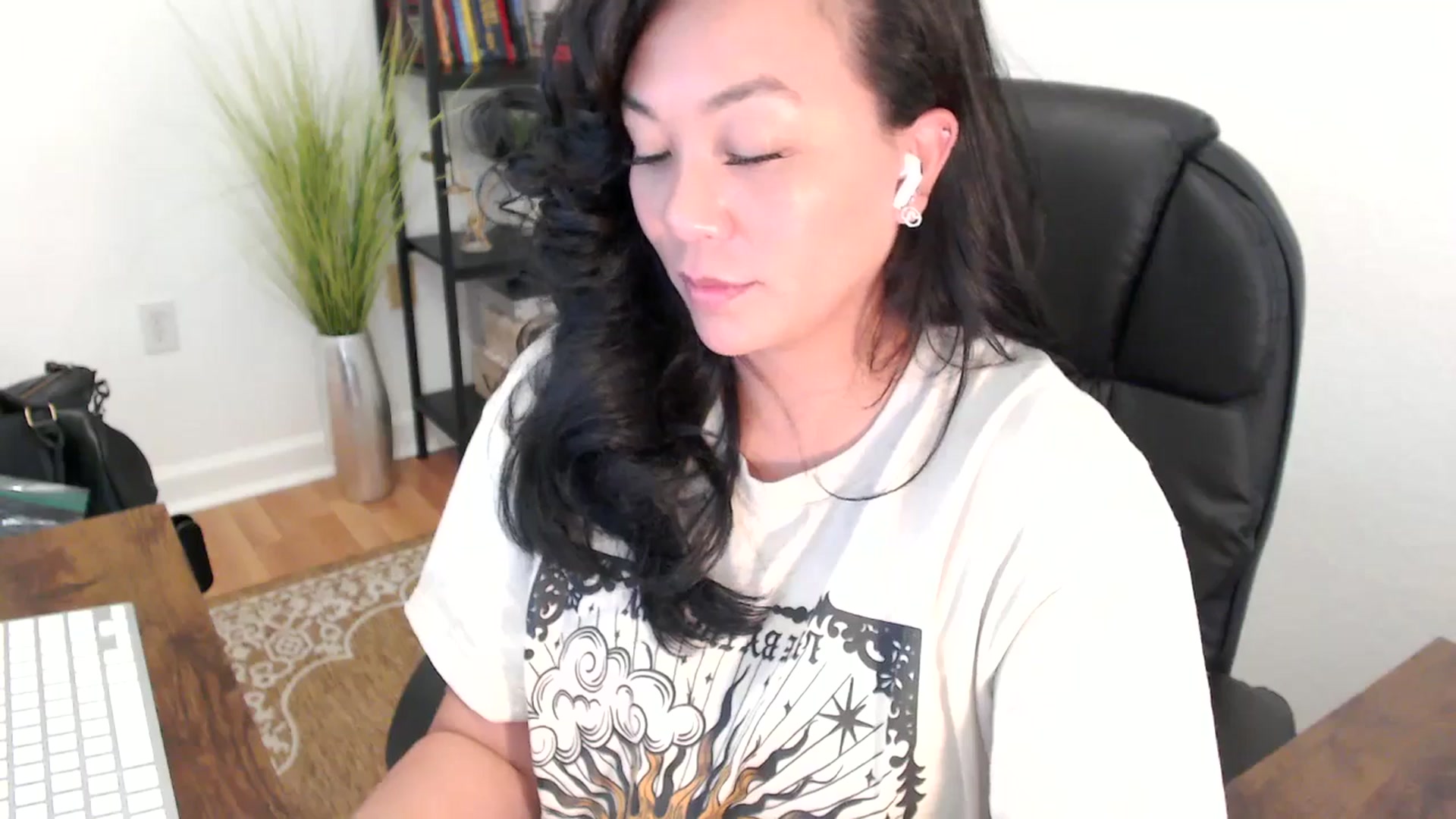 Gallery image thumbnail from MickaylaStar's myfreecams stream on, 05/07/2025, 20:36 image 16 of 20