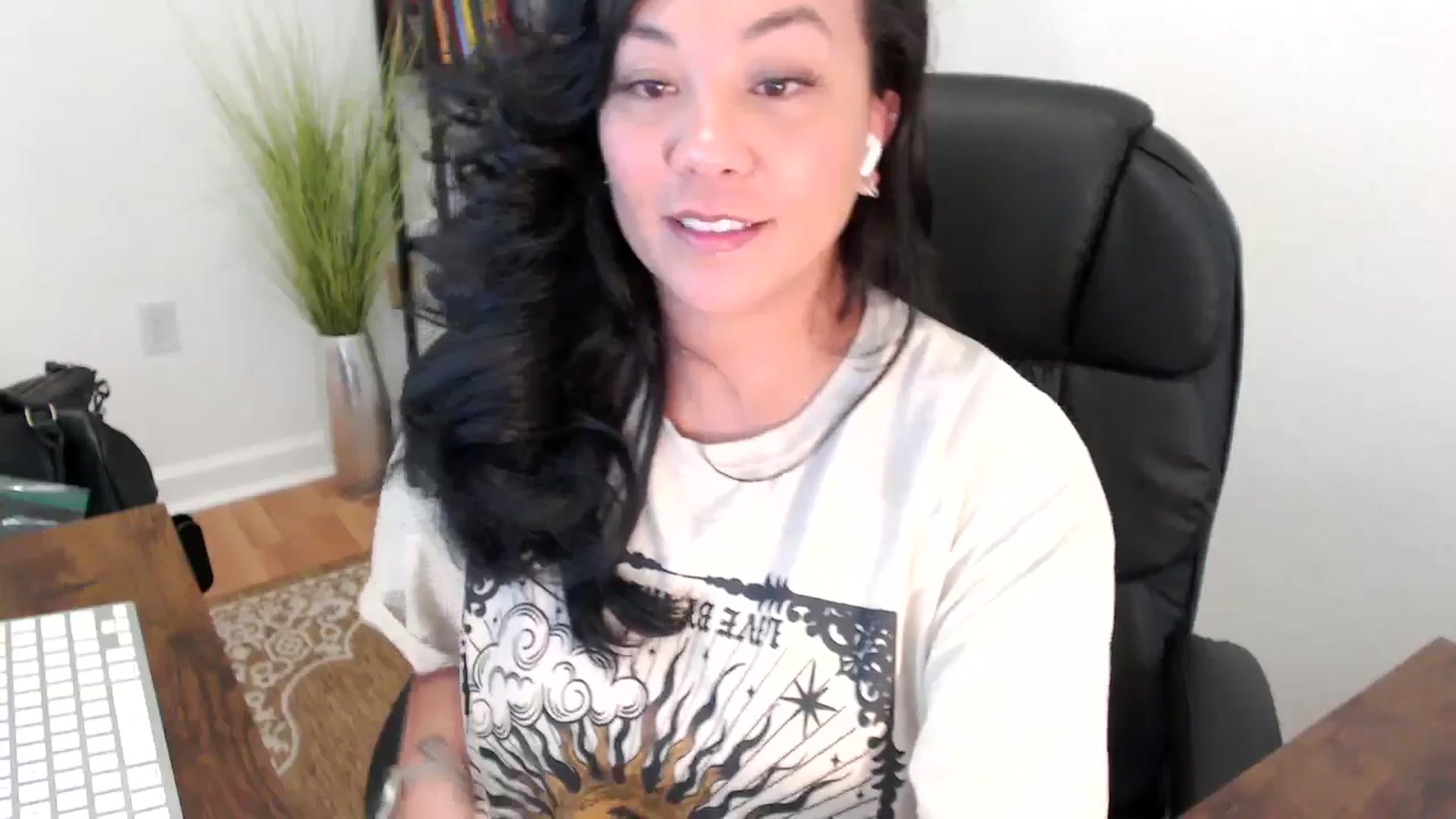 Gallery image thumbnail from MickaylaStar's myfreecams stream on, 05/07/2025, 20:36 image 8 of 20