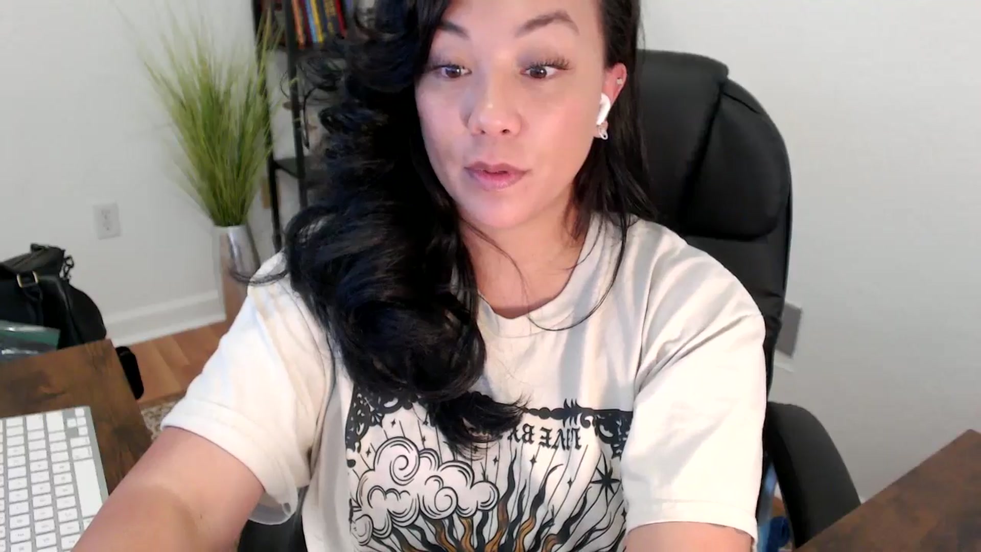 Gallery image thumbnail from MickaylaStar's myfreecams stream on, 05/07/2025, 20:36 image 10 of 20