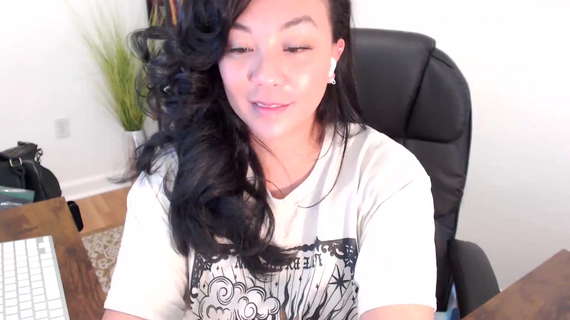 Gallery image thumbnail from MickaylaStar's myfreecams stream on, 05/07/2025, 20:36 image 14 of 20