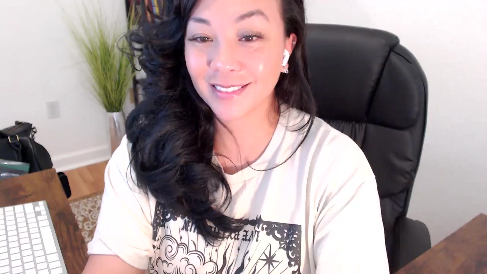 Gallery image thumbnail from MickaylaStar's myfreecams stream on, 05/07/2025, 20:36 image 3 of 20