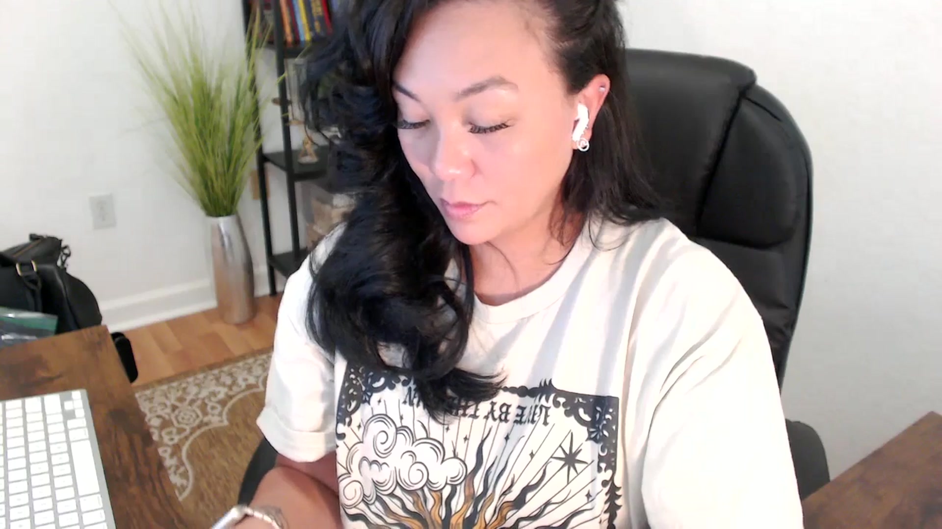 Gallery image thumbnail from MickaylaStar's myfreecams stream on, 05/07/2025, 20:36 image 18 of 20