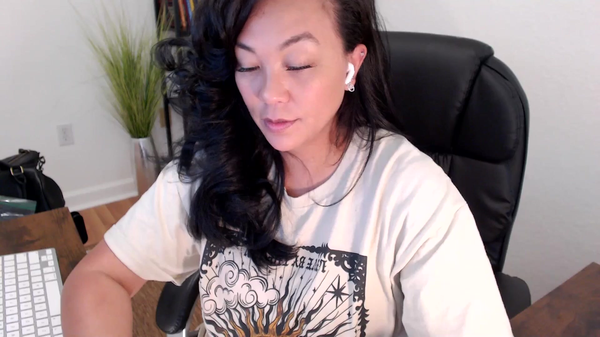 Gallery image thumbnail from MickaylaStar's myfreecams stream on, 05/07/2025, 20:36 image 11 of 20