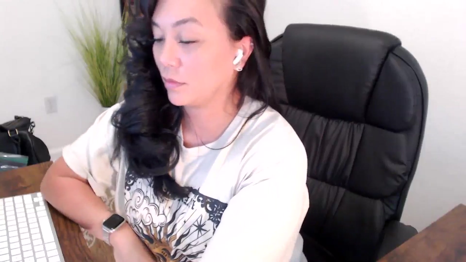 Gallery image thumbnail from MickaylaStar's myfreecams stream on, 05/07/2025, 20:36 image 5 of 20