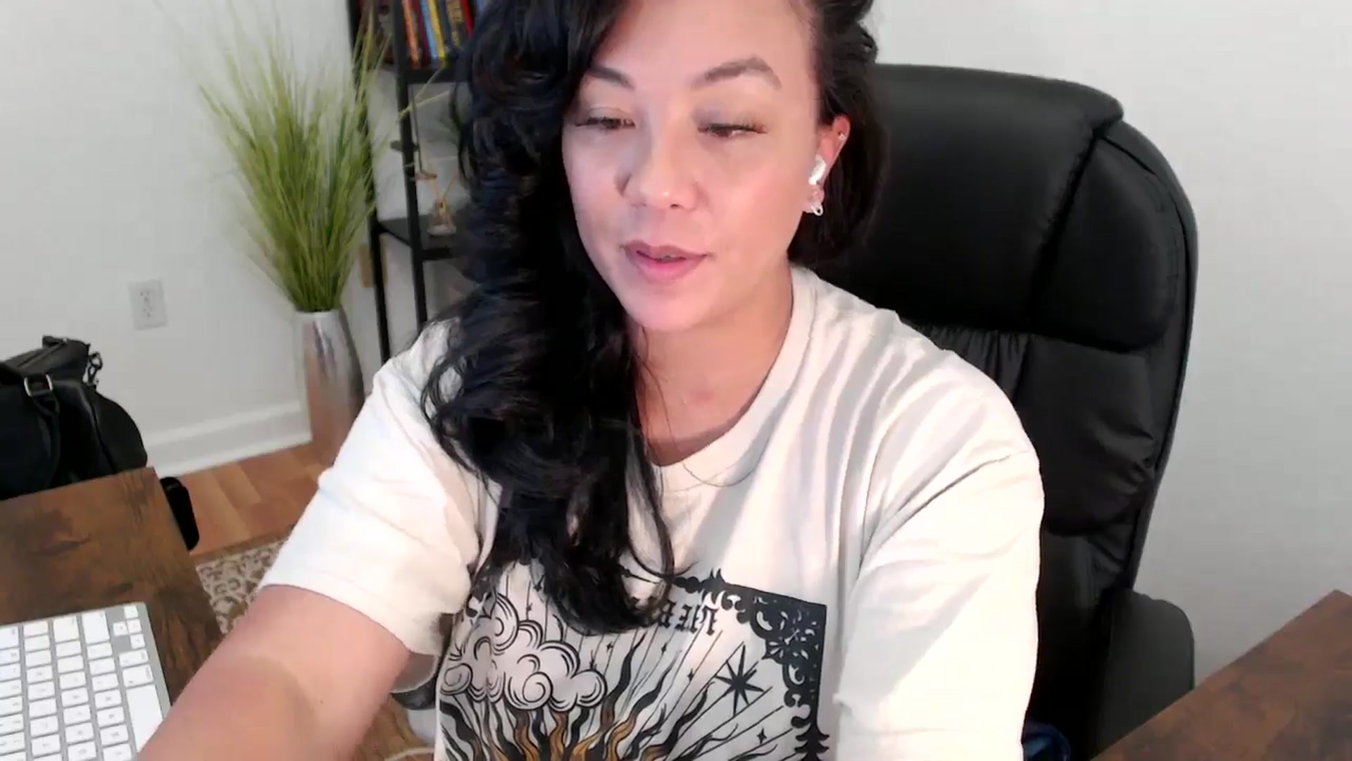 Gallery image thumbnail from MickaylaStar's myfreecams stream on, 05/07/2025, 22:13 image 18 of 20