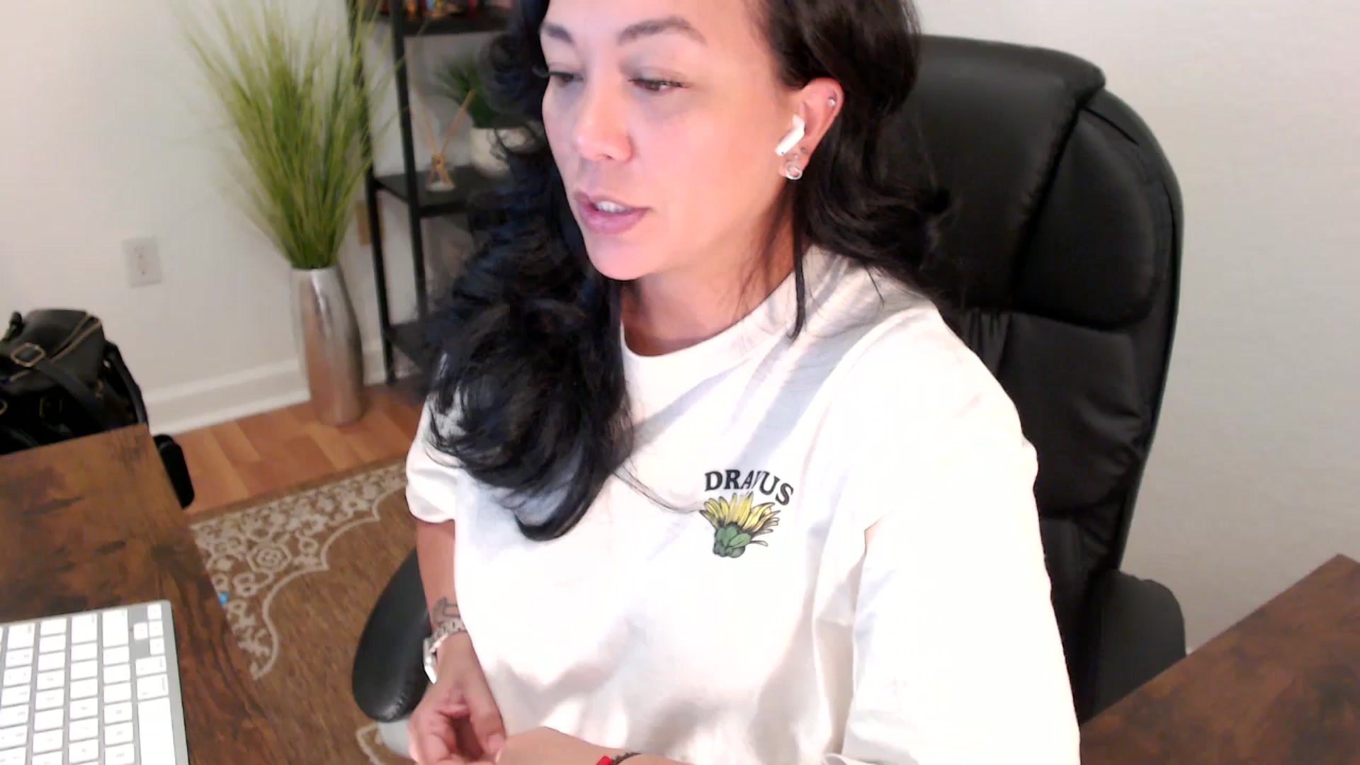 Gallery image thumbnail from MickaylaStar's myfreecams stream on, 05/08/2025, 16:57 image 19 of 20