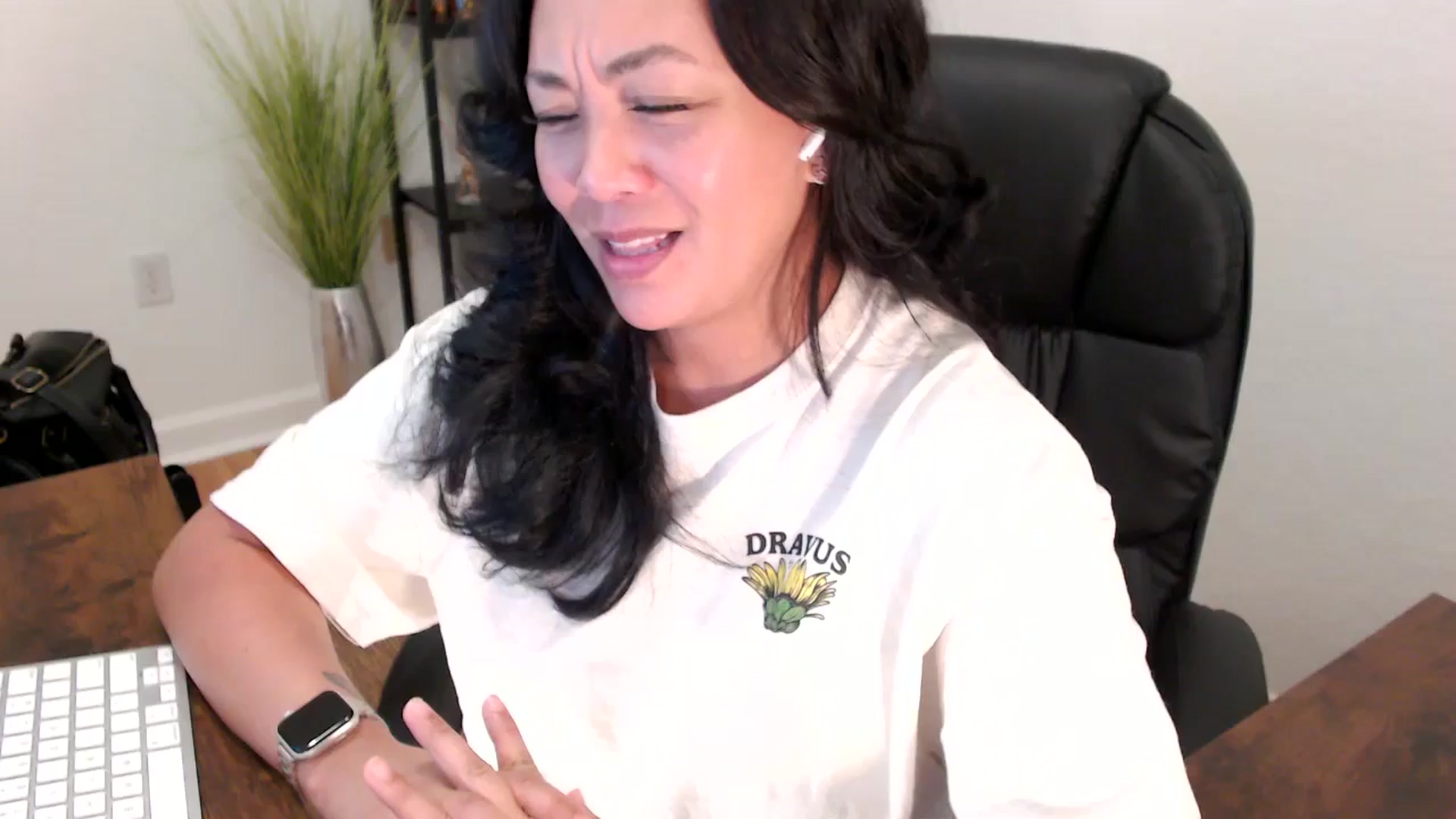 Gallery image thumbnail from MickaylaStar's myfreecams stream on, 05/08/2025, 16:57 image 17 of 20