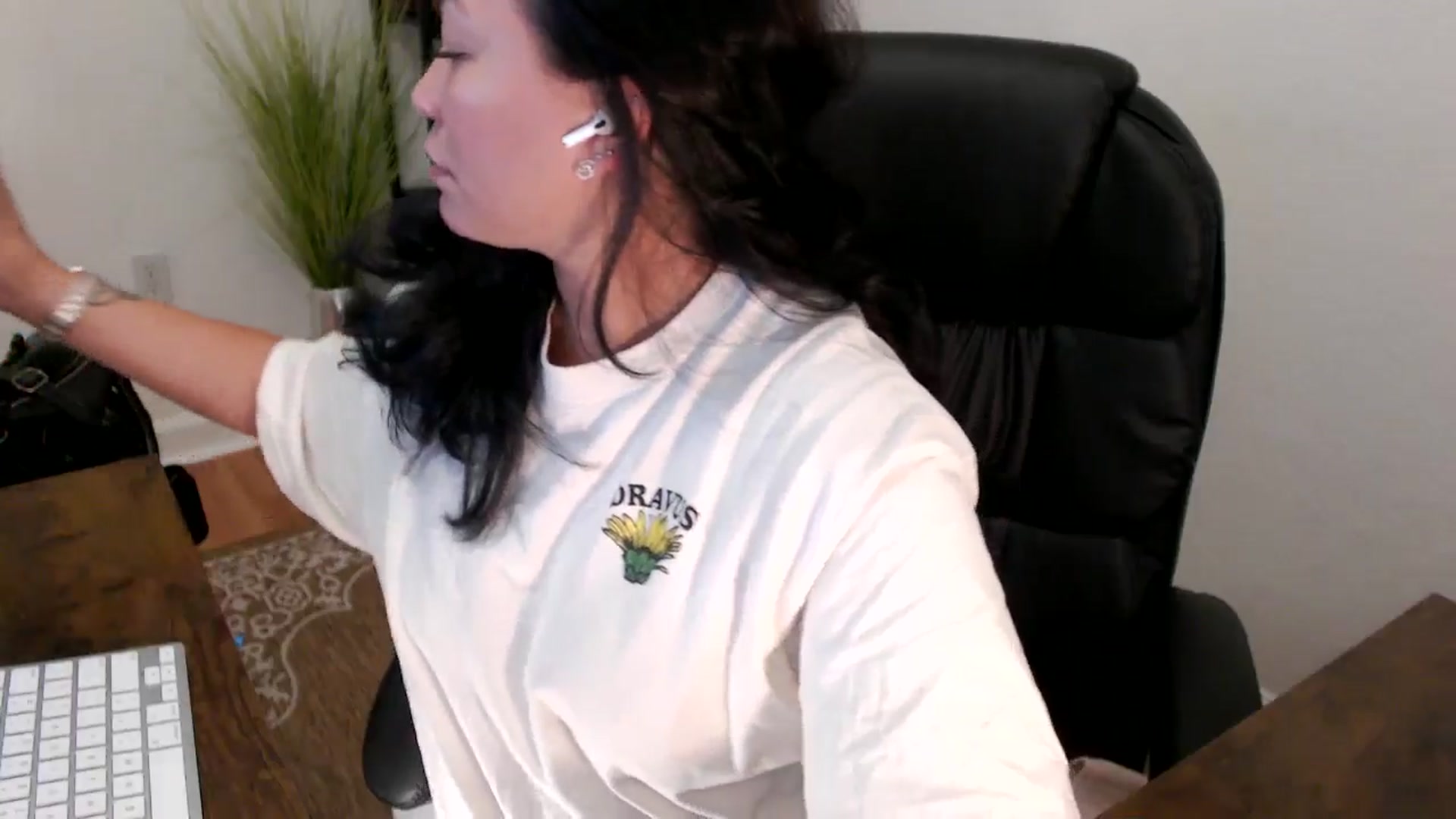 Gallery image thumbnail from MickaylaStar's myfreecams stream on, 05/08/2025, 16:57 image 9 of 20