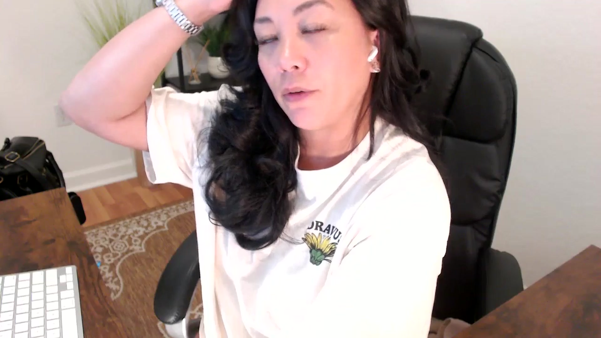 Gallery image thumbnail from MickaylaStar's myfreecams stream on, 05/08/2025, 16:57 image 12 of 20