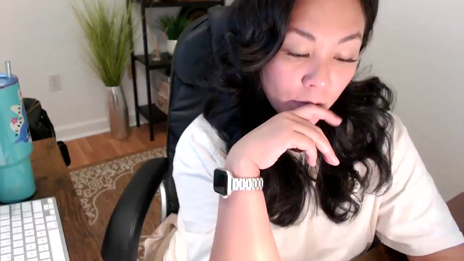 Gallery image thumbnail from MickaylaStar's myfreecams stream on, 05/08/2025, 17:45 image 14 of 20