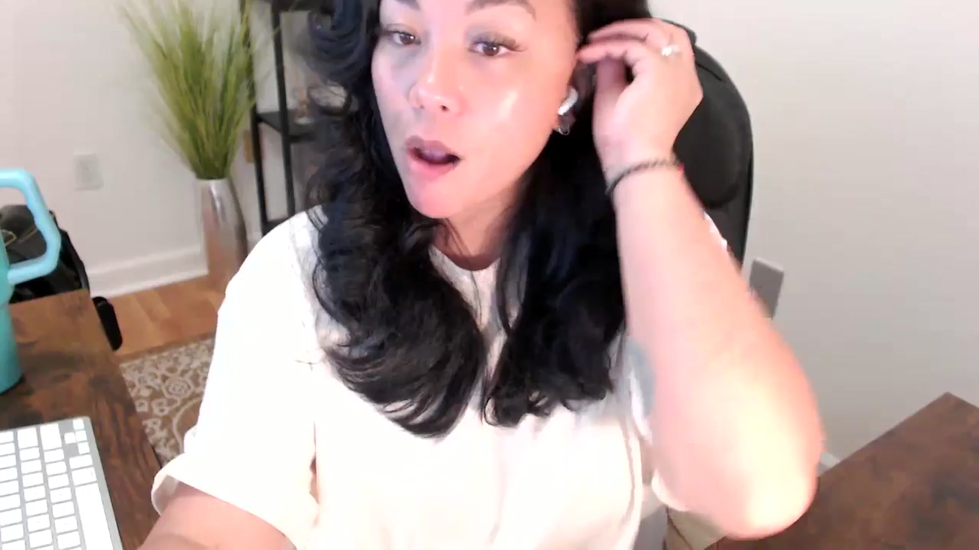 Gallery image thumbnail from MickaylaStar's myfreecams stream on, 05/08/2025, 17:45 image 4 of 20