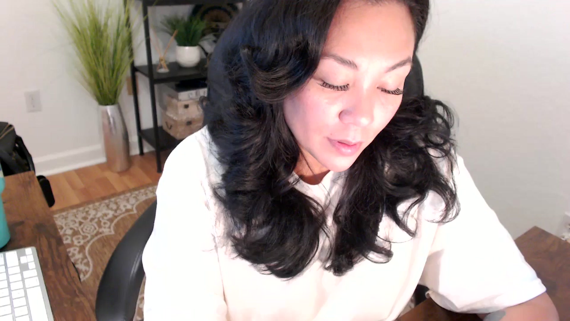 Gallery image thumbnail from MickaylaStar's myfreecams stream on, 05/08/2025, 17:45 image 10 of 20