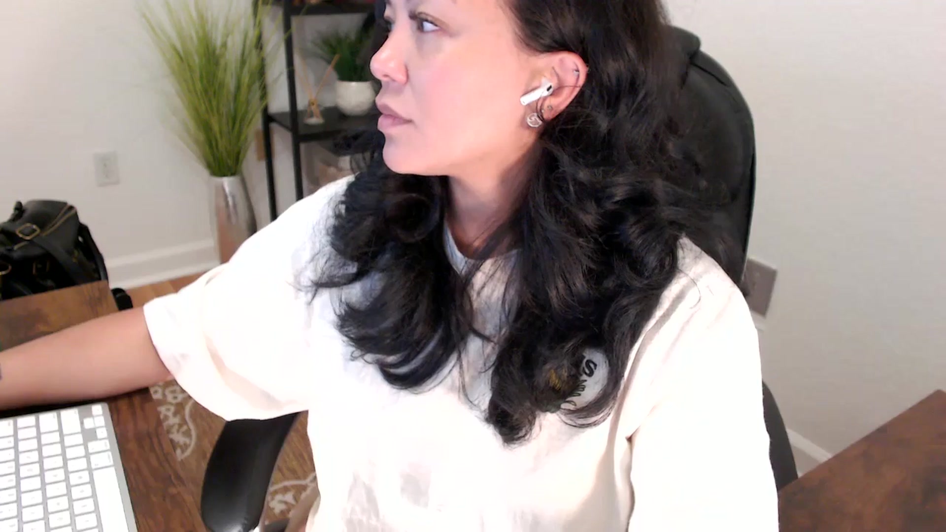 Gallery image thumbnail from MickaylaStar's myfreecams stream on, 05/08/2025, 17:45 image 15 of 20