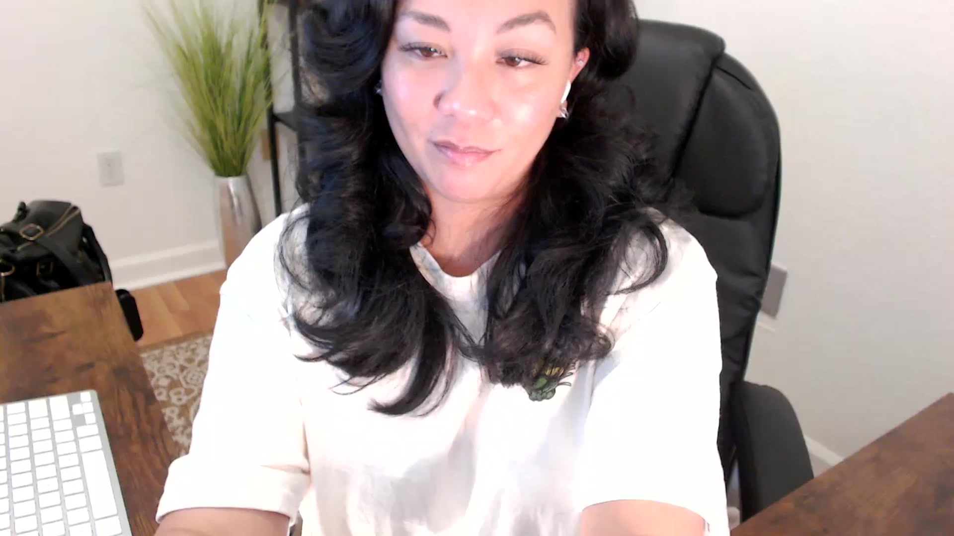 Gallery image thumbnail from MickaylaStar's myfreecams stream on, 05/08/2025, 18:47 image 1 of 20