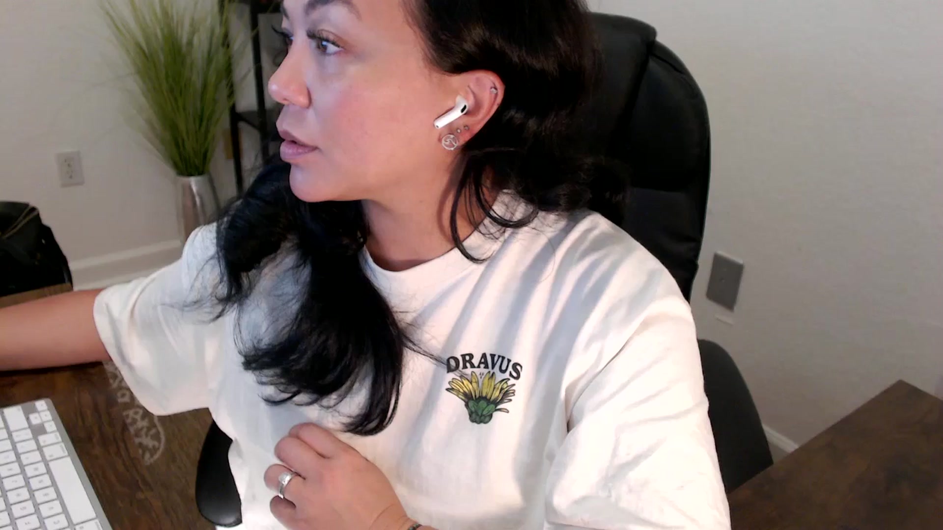 Gallery image thumbnail from MickaylaStar's myfreecams stream on, 05/08/2025, 18:47 image 9 of 20