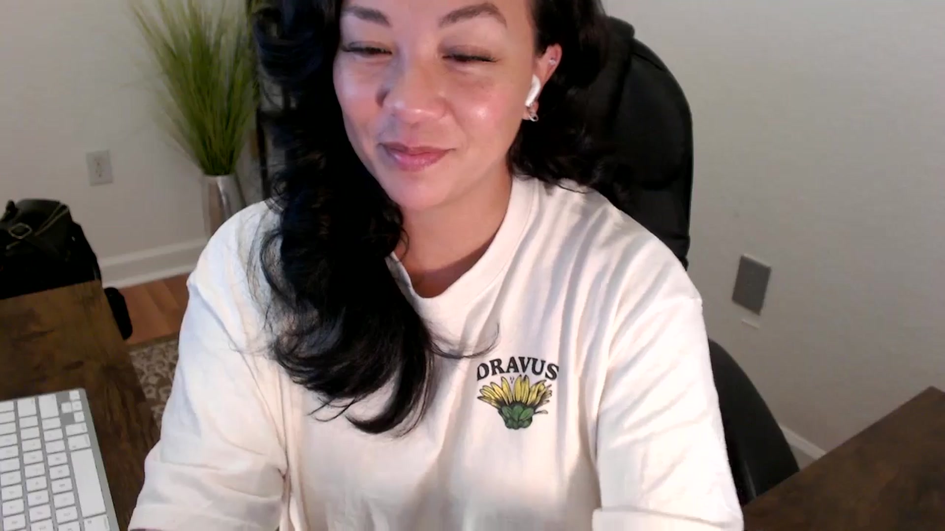 Gallery image thumbnail from MickaylaStar's myfreecams stream on, 05/08/2025, 18:47 image 2 of 20