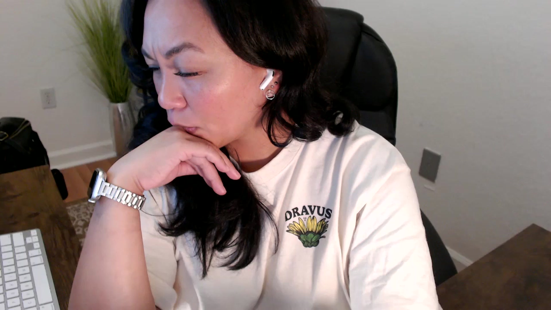Gallery image thumbnail from MickaylaStar's myfreecams stream on, 05/08/2025, 18:47 image 5 of 20