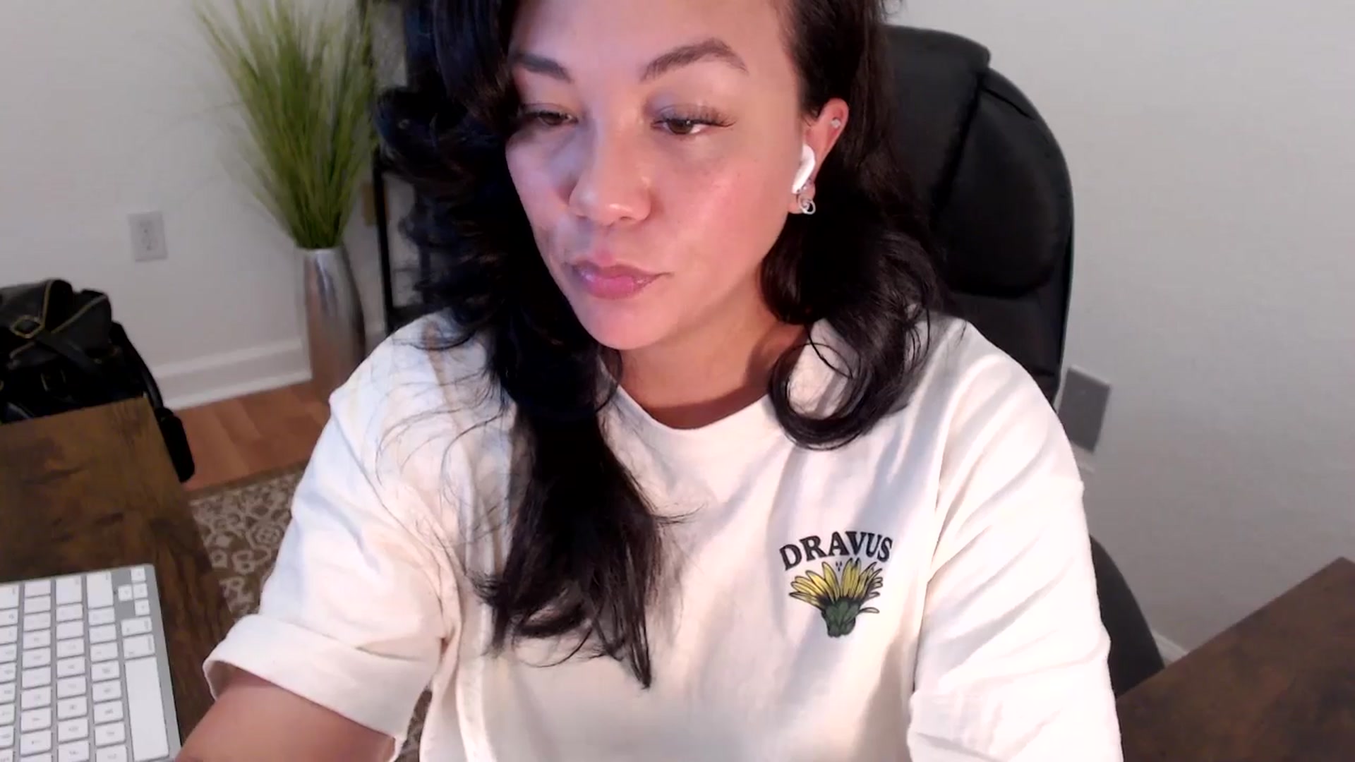 Gallery image thumbnail from MickaylaStar's myfreecams stream on, 05/08/2025, 20:12 image 11 of 20
