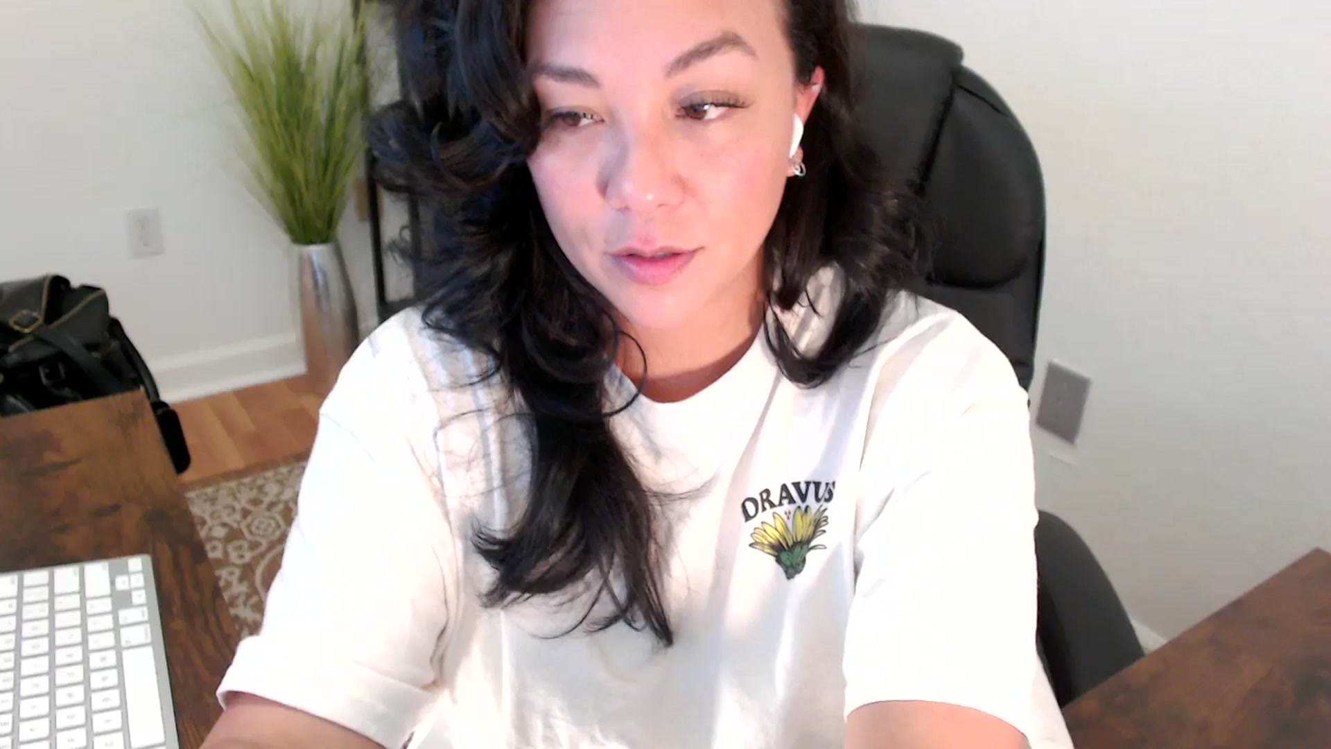 Gallery image thumbnail from MickaylaStar's myfreecams stream on, 05/08/2025, 20:12 image 14 of 20