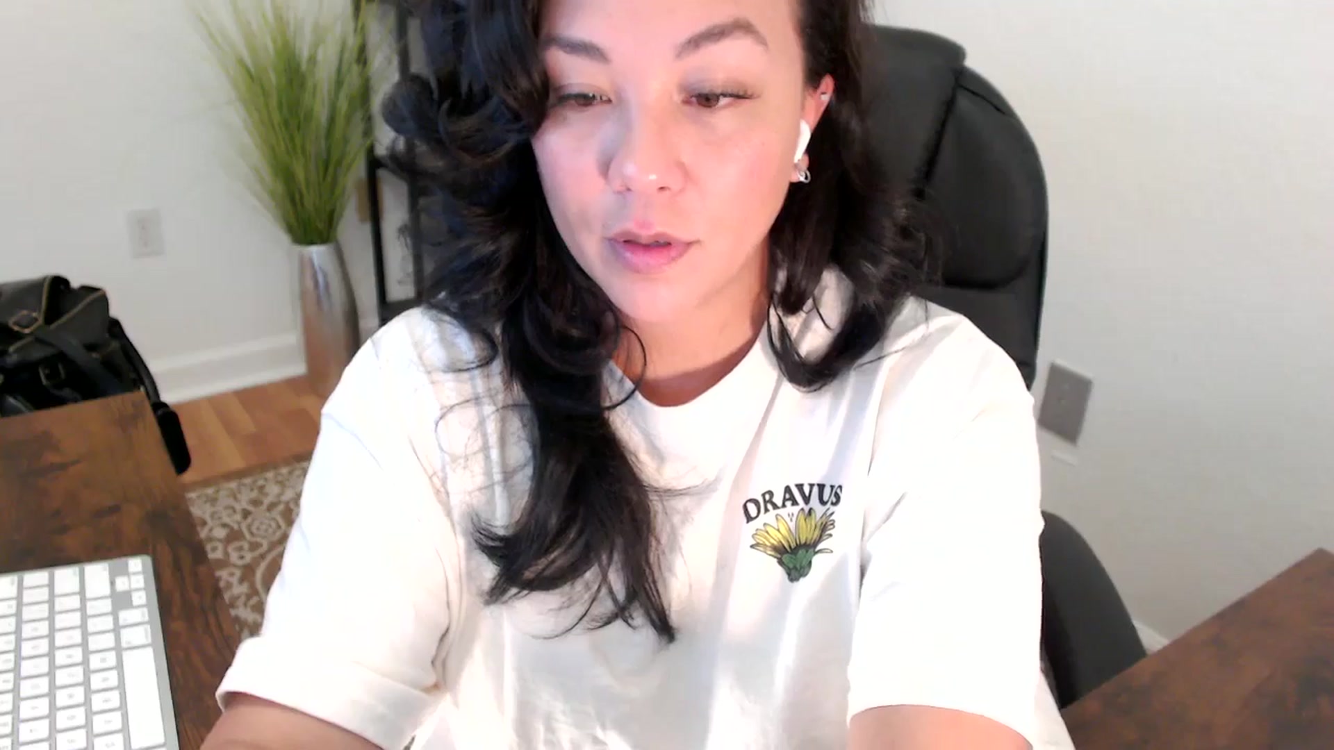 Gallery image thumbnail from MickaylaStar's myfreecams stream on, 05/08/2025, 20:12 image 15 of 20