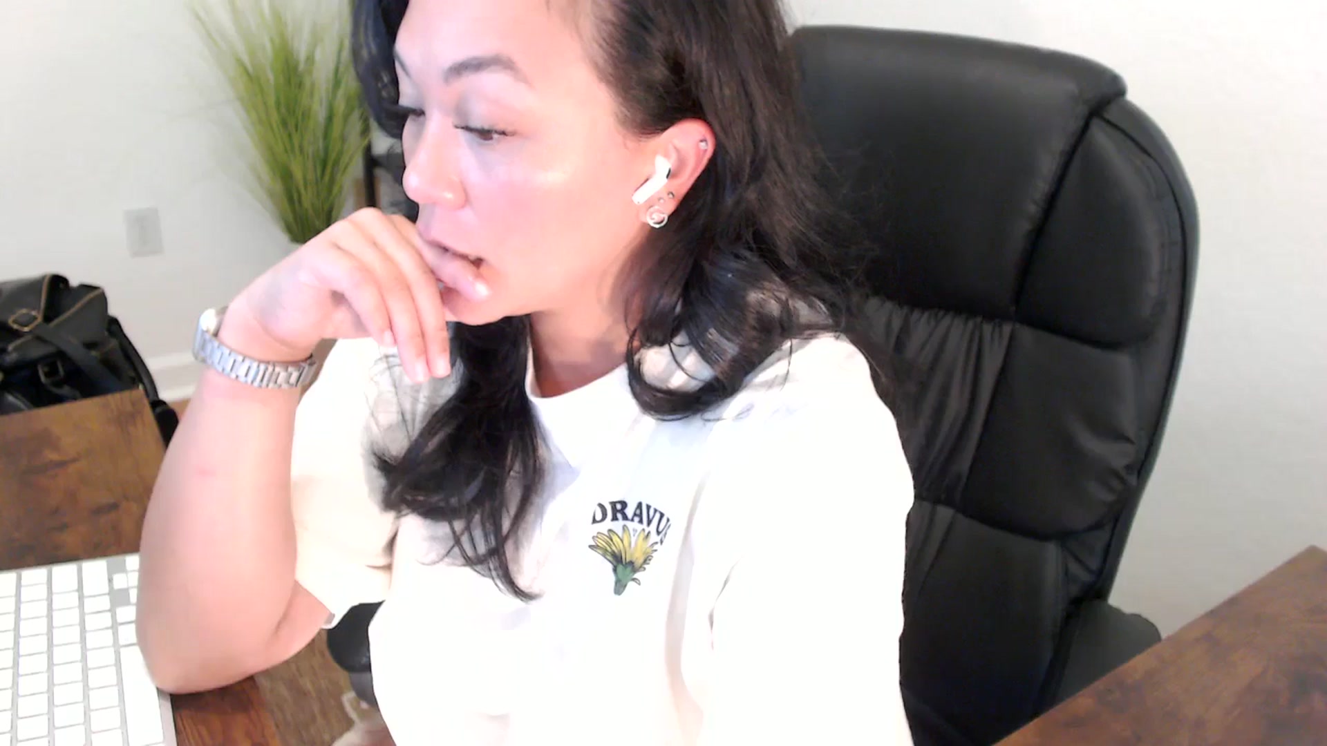 Gallery image thumbnail from MickaylaStar's myfreecams stream on, 05/08/2025, 20:12 image 18 of 20