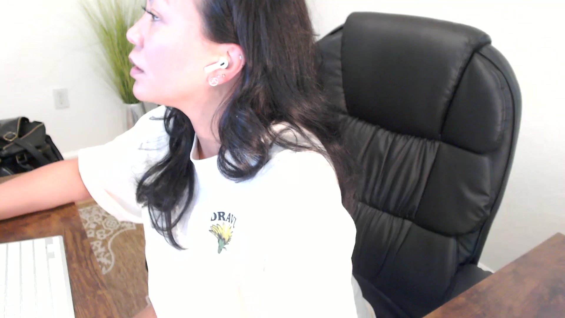 Gallery image thumbnail from MickaylaStar's myfreecams stream on, 05/08/2025, 20:12 image 19 of 20
