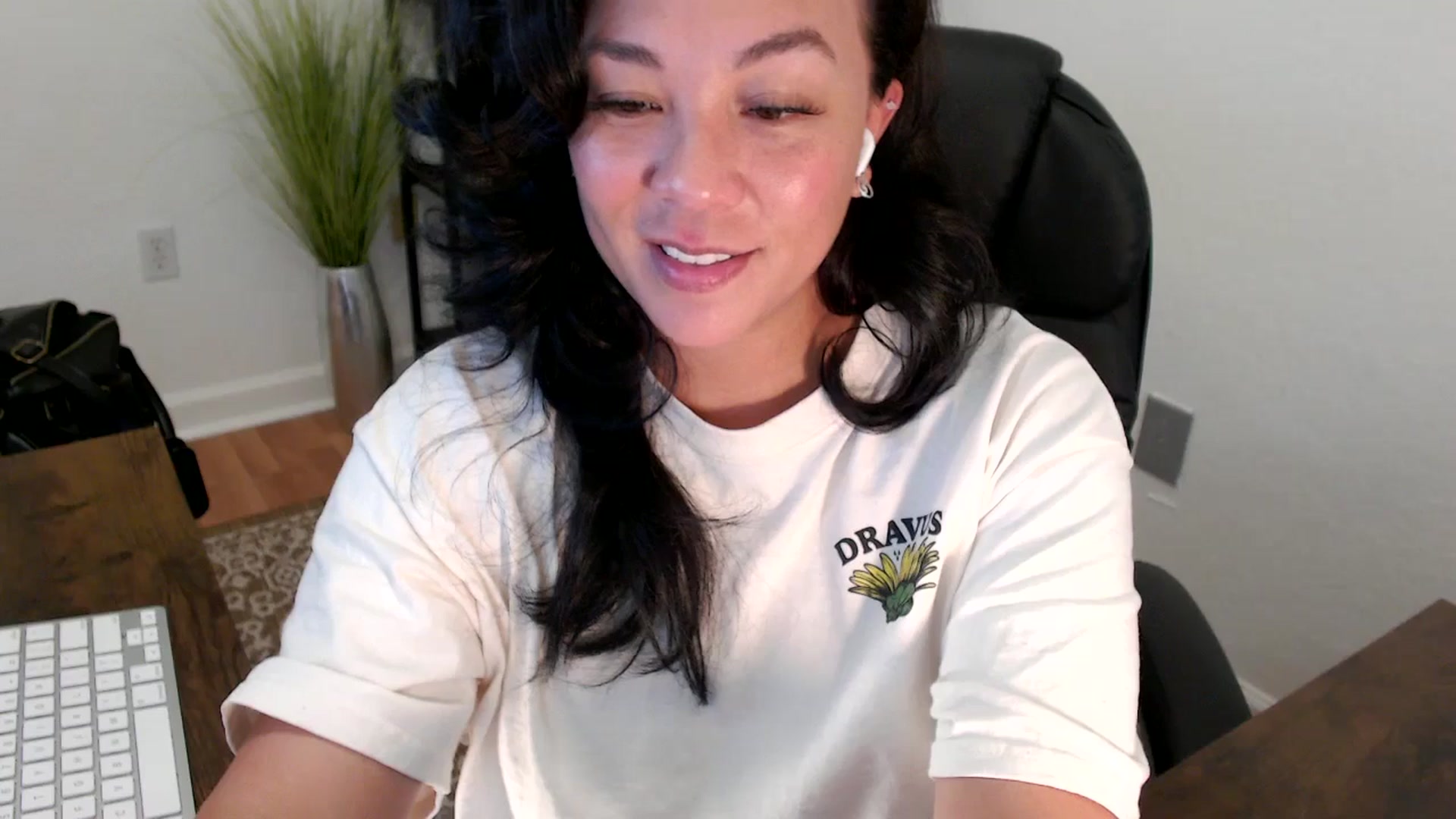 Gallery image thumbnail from MickaylaStar's myfreecams stream on, 05/08/2025, 20:12 image 12 of 20
