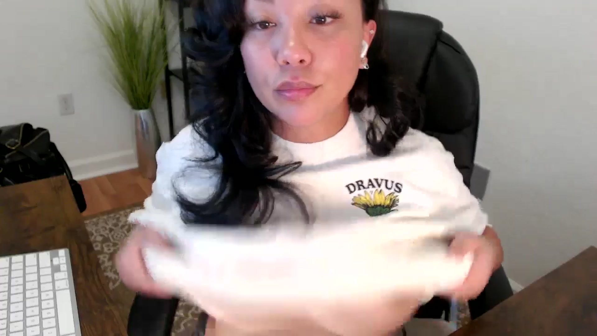 Gallery image thumbnail from MickaylaStar's myfreecams stream on, 05/08/2025, 20:12 image 4 of 20