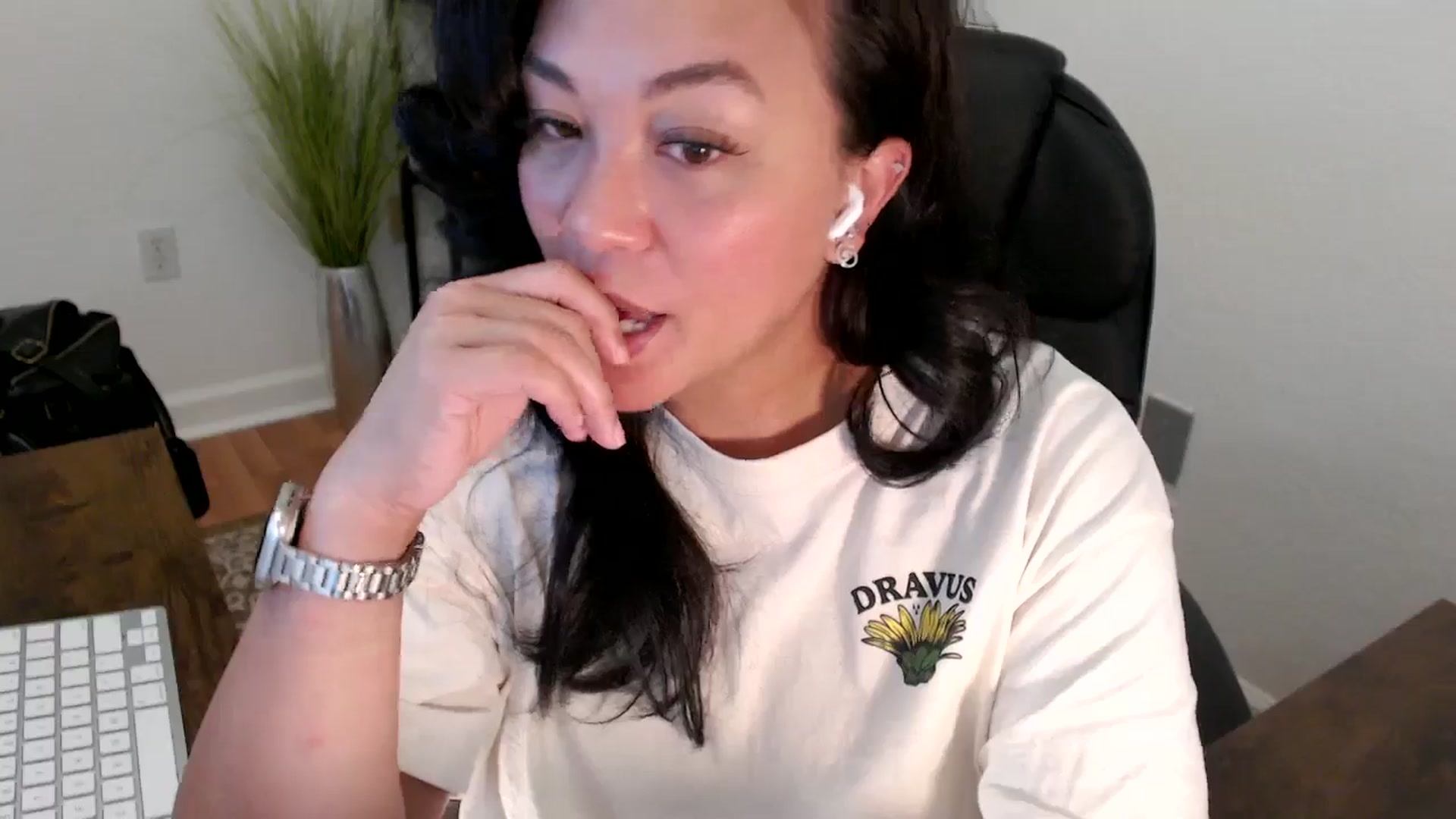 Gallery image thumbnail from MickaylaStar's myfreecams stream on, 05/08/2025, 20:12 image 10 of 20
