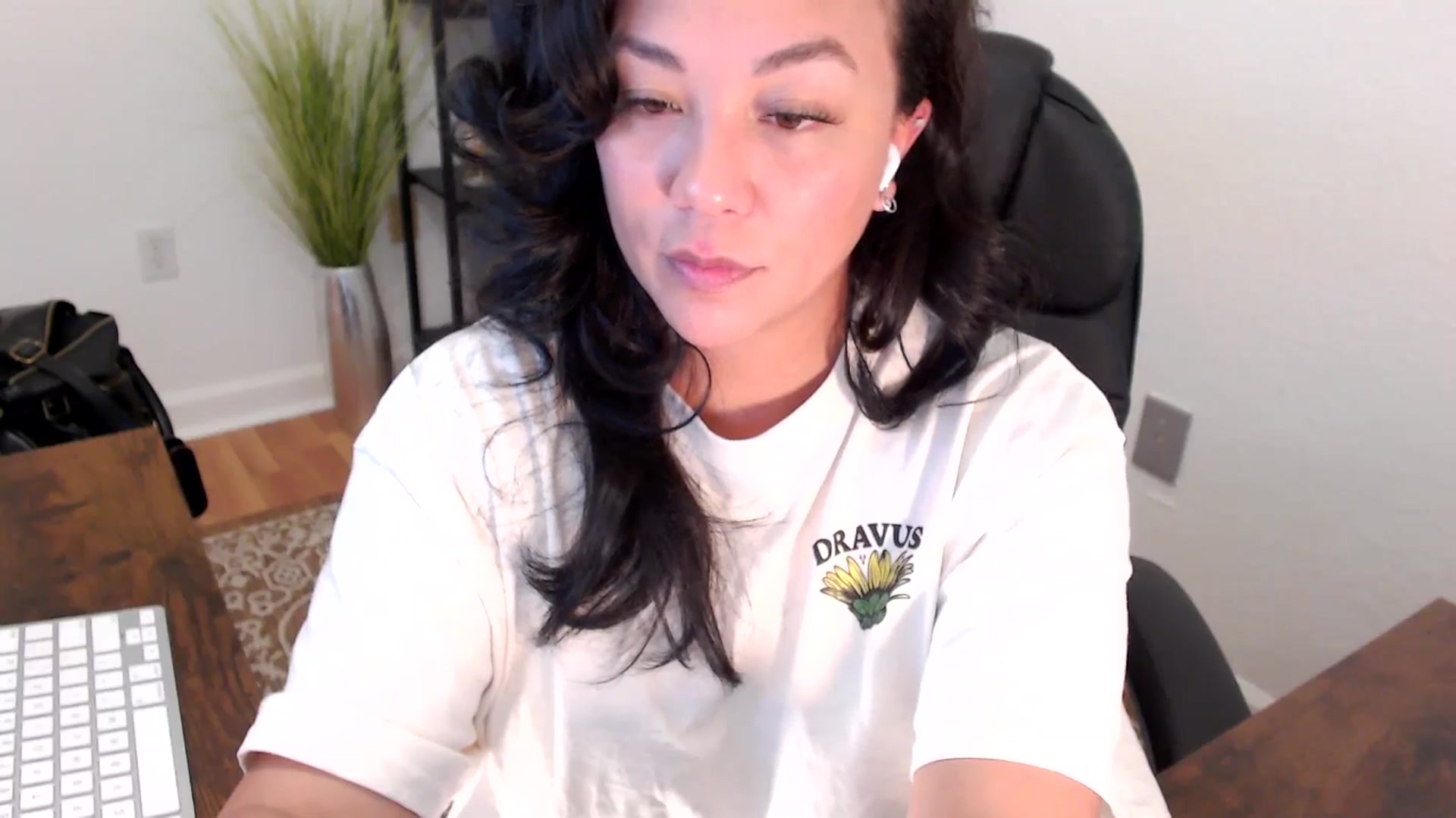 Gallery image thumbnail from MickaylaStar's myfreecams stream on, 05/08/2025, 20:12 image 17 of 20
