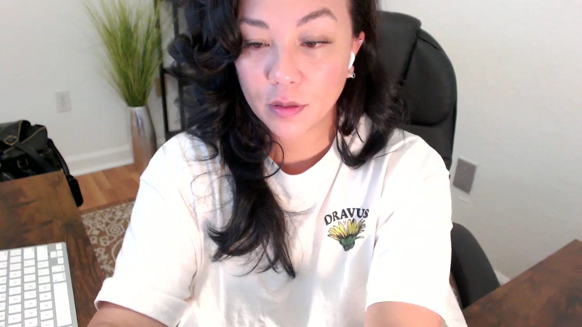 Gallery image thumbnail from MickaylaStar's myfreecams stream on, 05/08/2025, 20:12 image 16 of 20