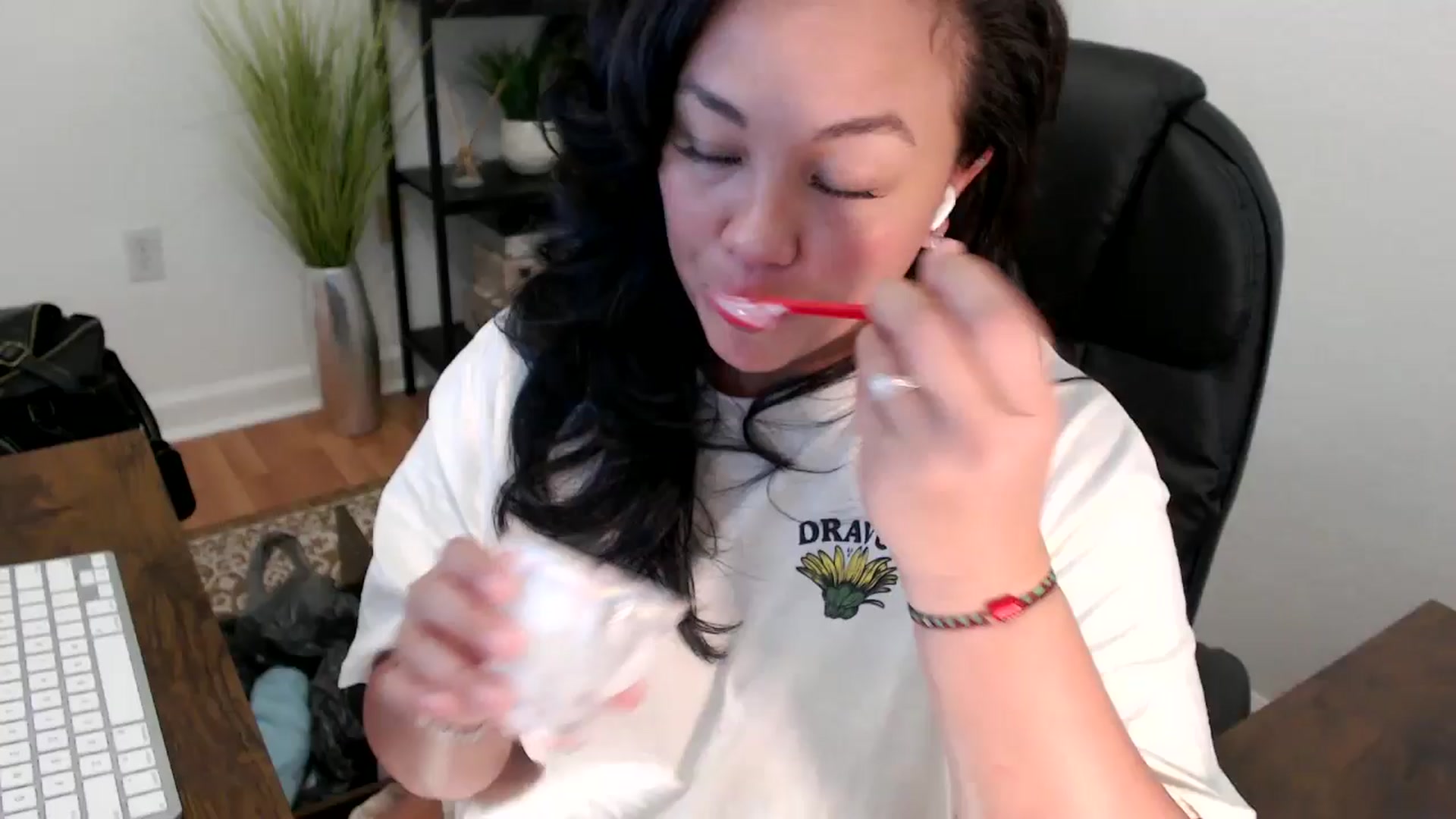Gallery image thumbnail from MickaylaStar's myfreecams stream on, 05/08/2025, 20:39 image 20 of 20