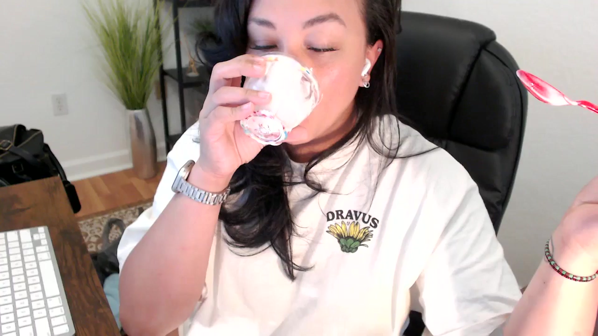 Gallery image thumbnail from MickaylaStar's myfreecams stream on, 05/08/2025, 20:39 image 18 of 20