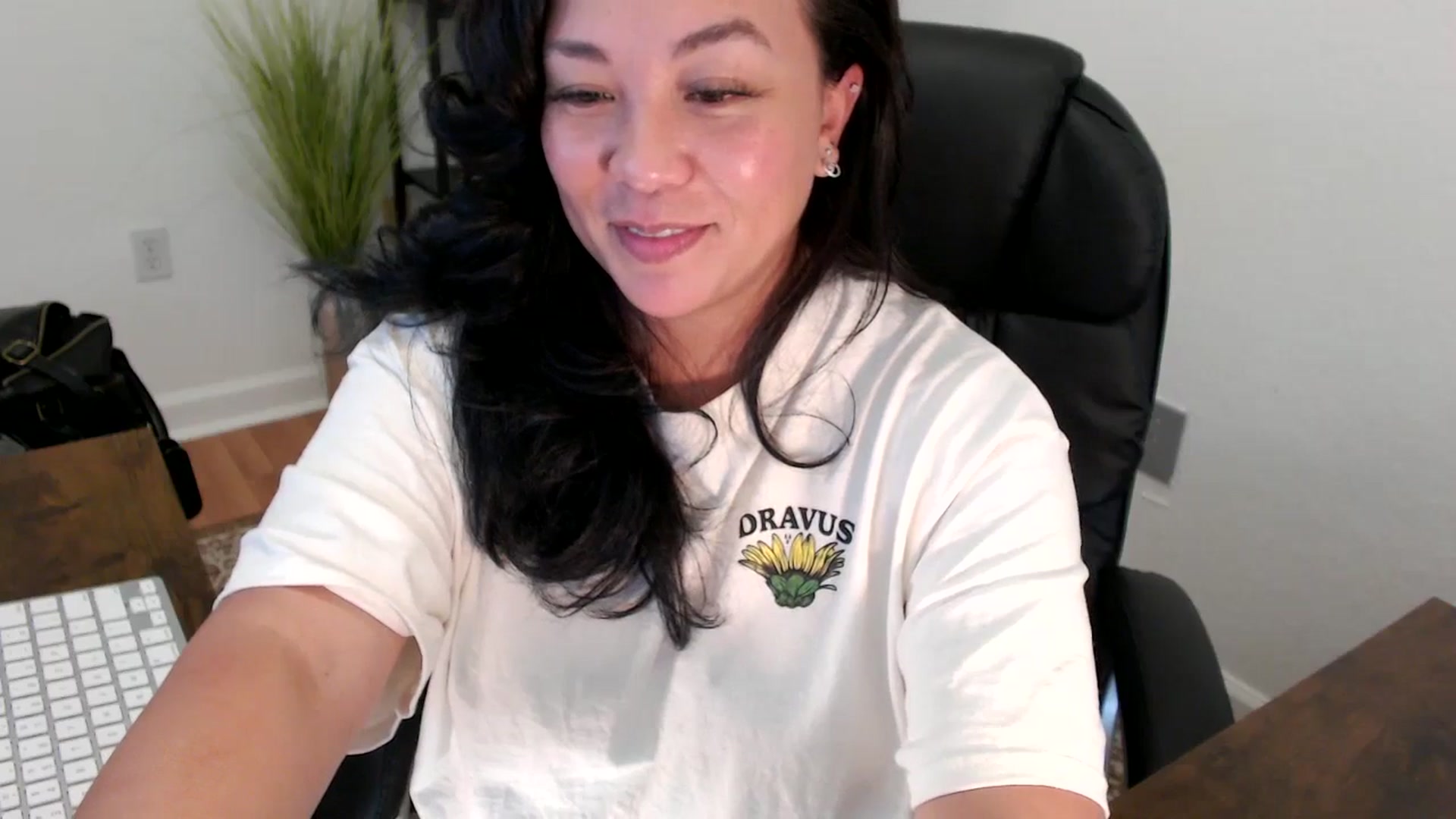 Gallery image thumbnail from MickaylaStar's myfreecams stream on, 05/08/2025, 20:39 image 5 of 20