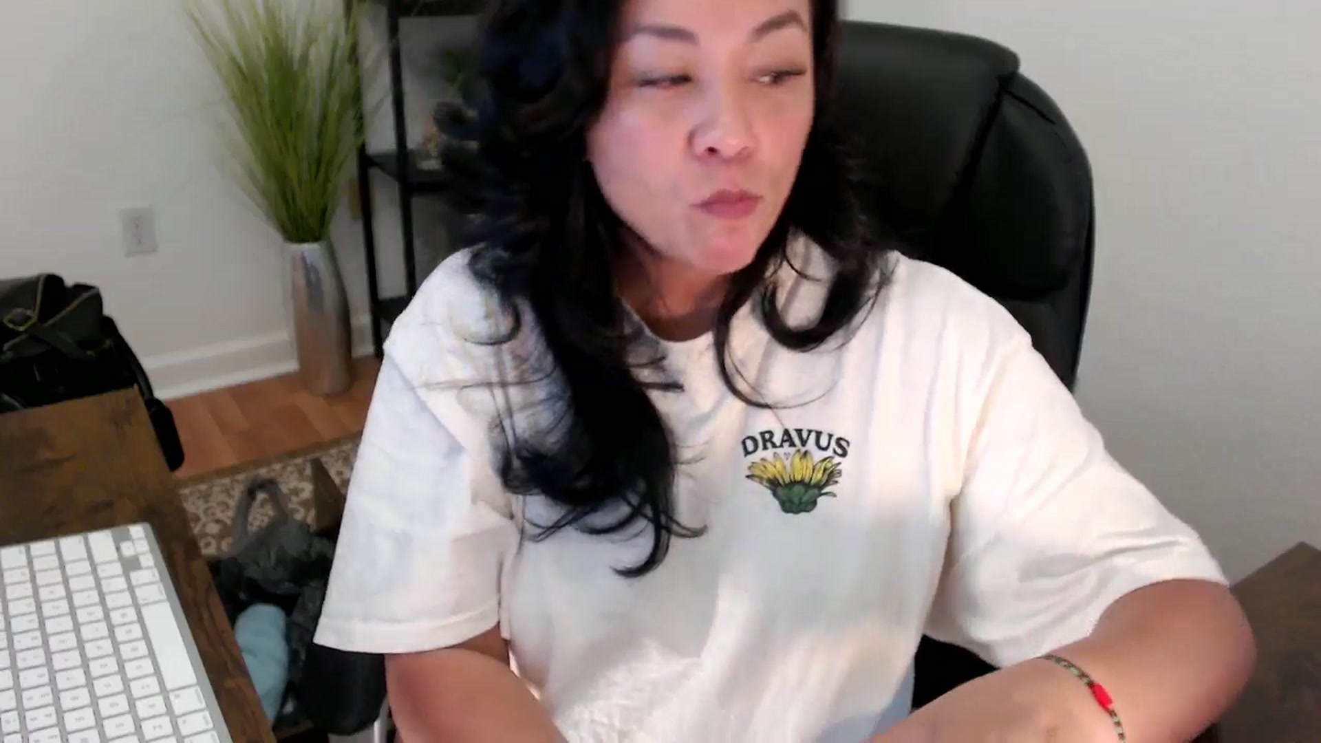 Gallery image thumbnail from MickaylaStar's myfreecams stream on, 05/08/2025, 20:39 image 3 of 20