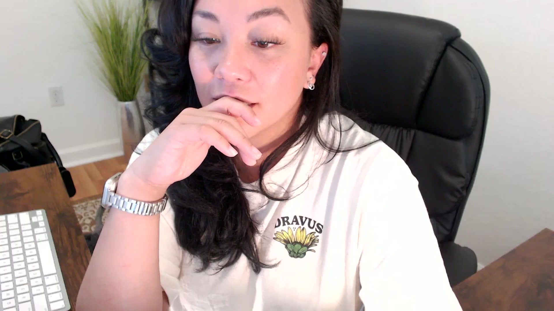 Gallery image thumbnail from MickaylaStar's myfreecams stream on, 05/08/2025, 20:39 image 13 of 20